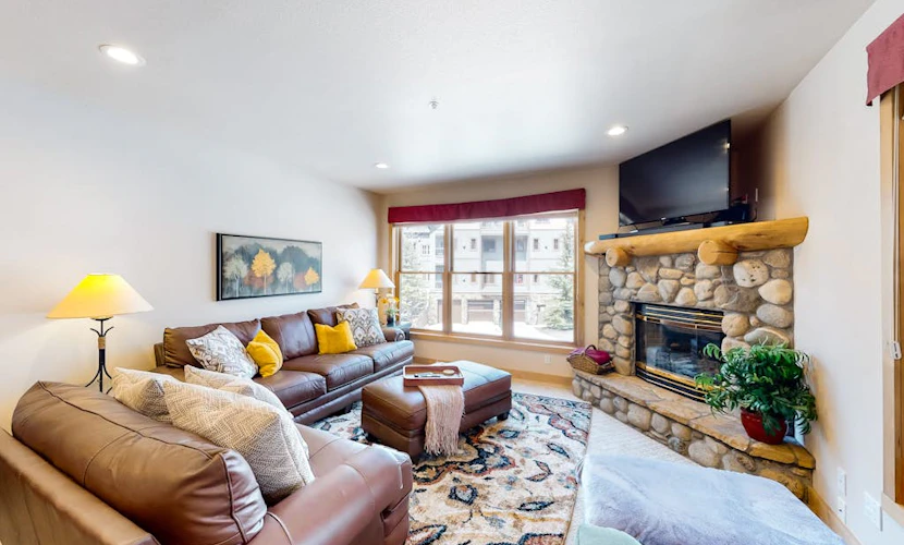 Condo on River Run W/ Private balcony/Short walk to lifts and Keystone Village