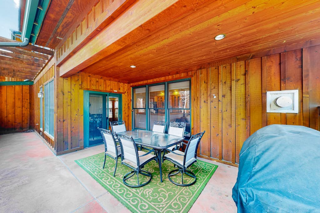 Condo on River Run W/ Private balcony/Short walk to lifts and Keystone Village
