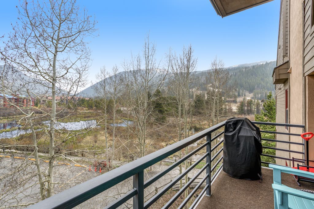 Ski-in/ski-out home with pool, hot tub, sauna, washer/dryer, & private balcony