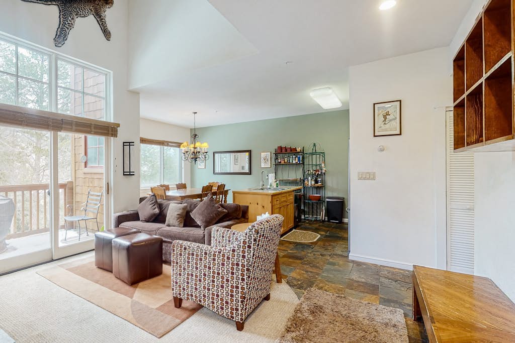 Gorgeous mountain condo with fireplace, scenic balcony, walk-in shower, & W/D