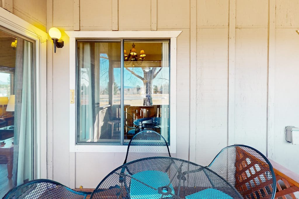 condo with  loft and patio - close to Golf, Lakes. Wolf Creek and Hot Springs