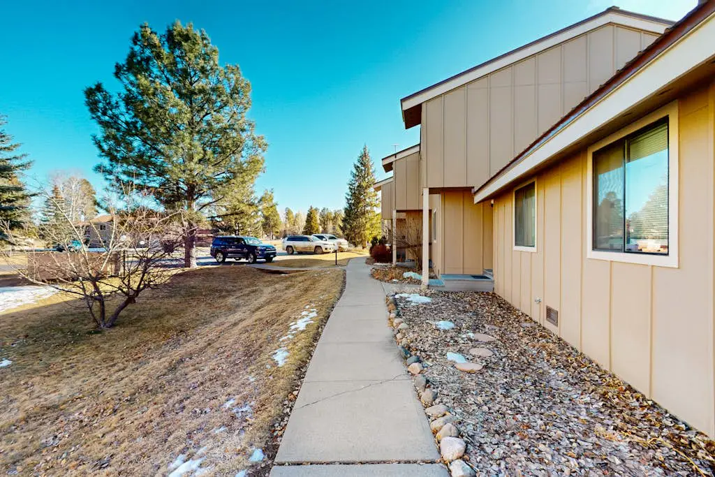 Pines 4058