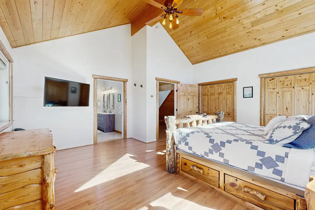 Riverfront Lodge | Hot Tub | Game Room
