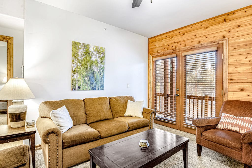 dog-friendly, golf course-front condo near hot springs and wolf creek ski area
