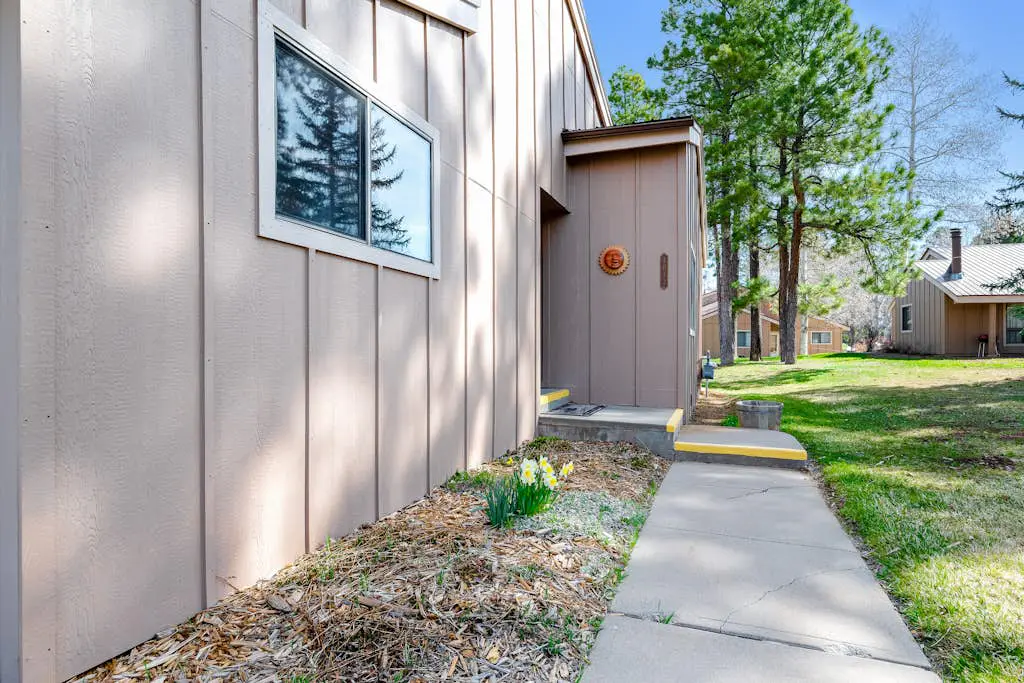 Pines 4043