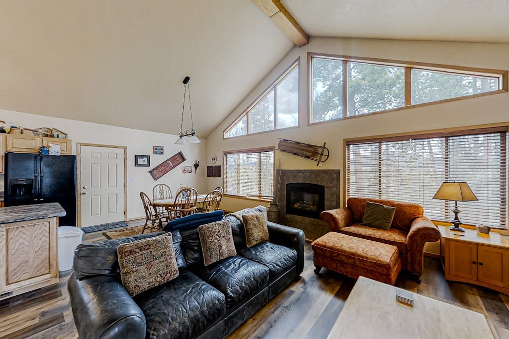 Log Home with Mountain Views, Firepit & Gas Fireplace - Quick Drive to Skiing