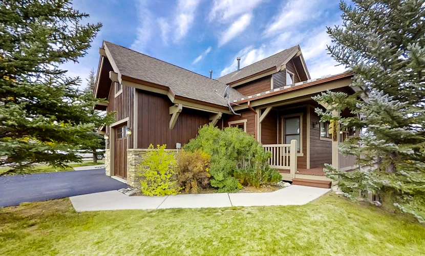 Attractive & Spacious Countryside Home w/Firepit, Private W/D, Free WiFi, Patio