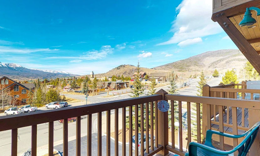 Centrally Located Studio with Stunning Views - Near Shopping, Dining, & Skiing