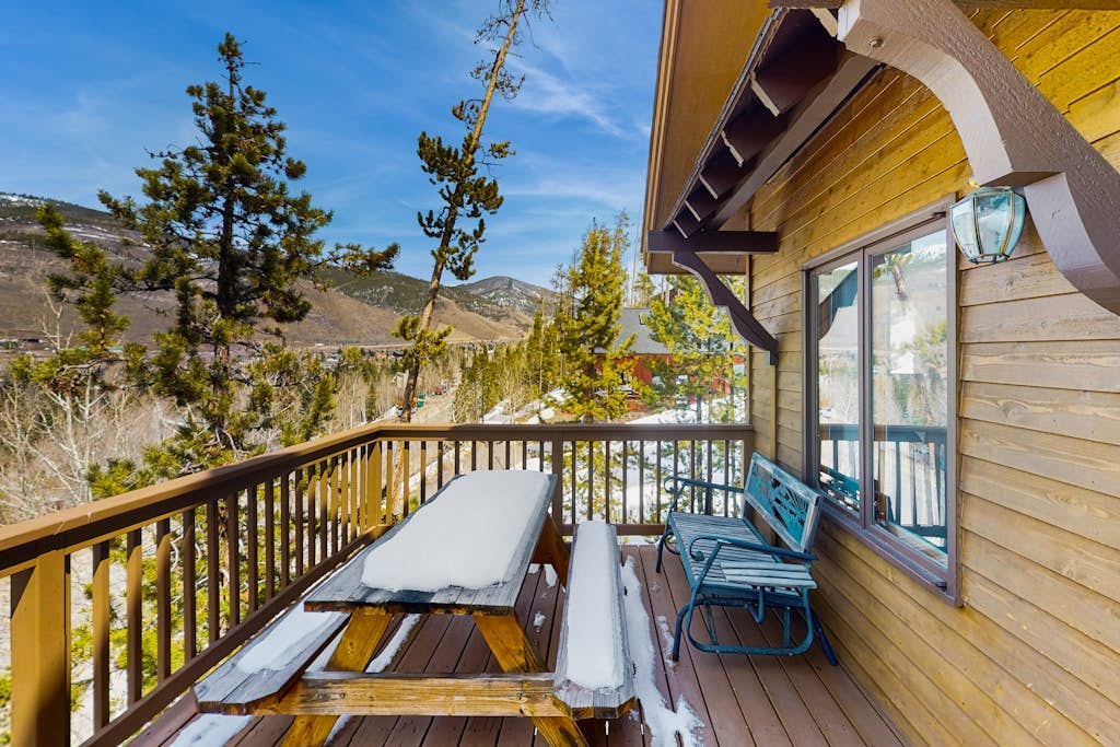 Fantastic home w/ view of Gore Range, two large decks, & walkable location