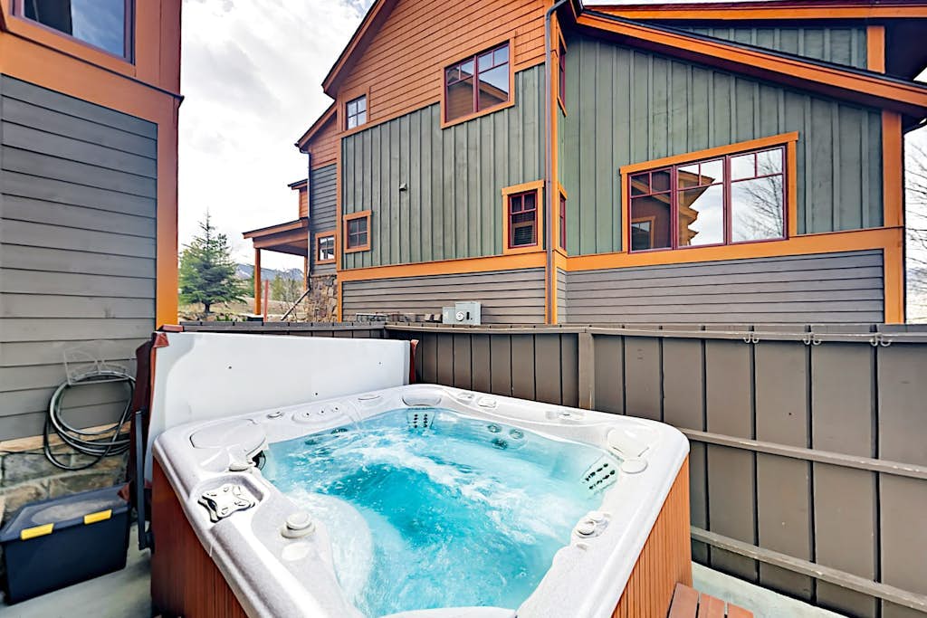 Upgraded Rocky Mountain Classic w/Private Hot Tub & Game Room, Free WiFi