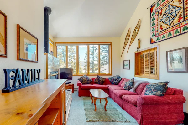 Bright home with fireplace & perfect location steps to hiking trails