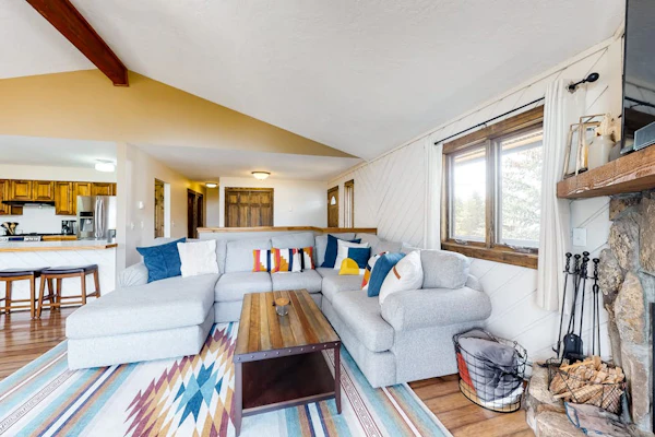 Mountain view home with deck, wood-burning fireplace, & WiFi - great location