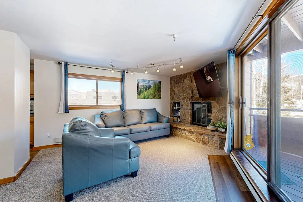 Mountain View Lakeside Retreat