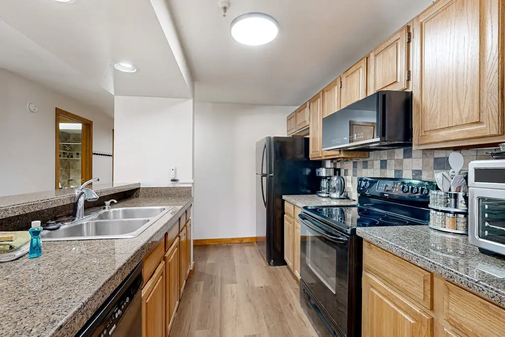 Mountain View Lakeside Retreat