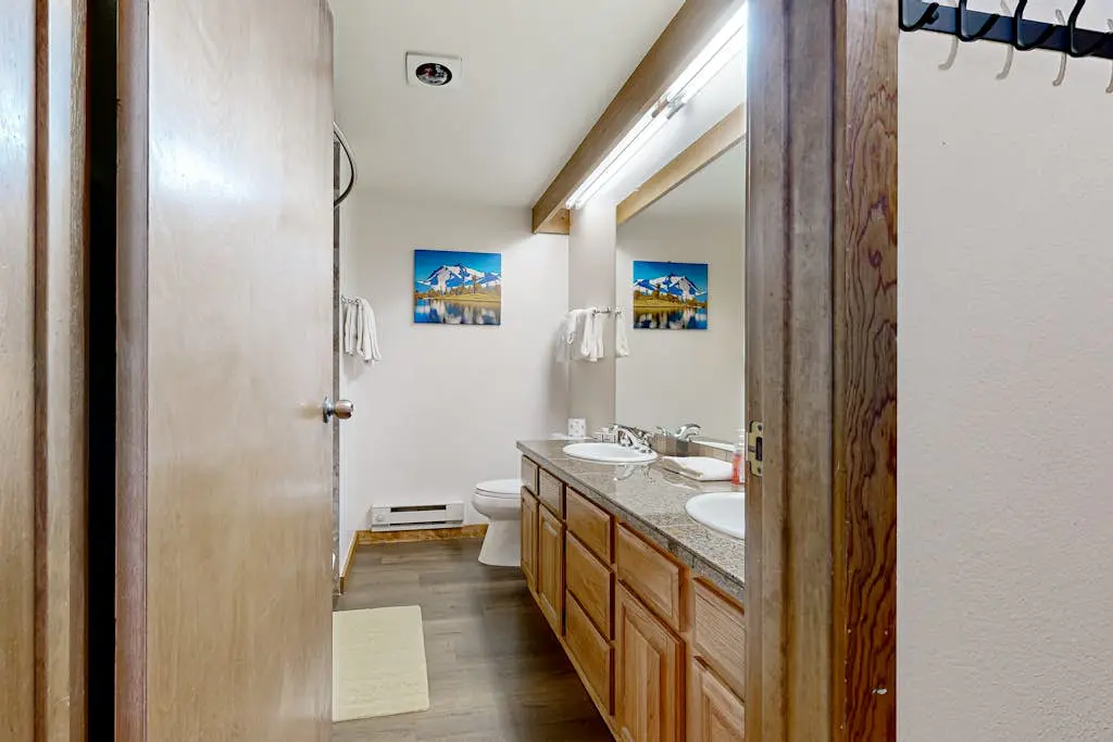 Mountain View Lakeside Retreat