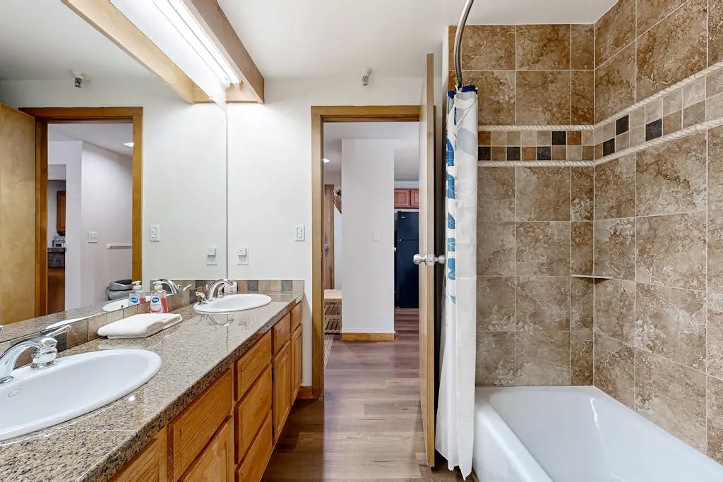 Mountain View Lakeside Retreat