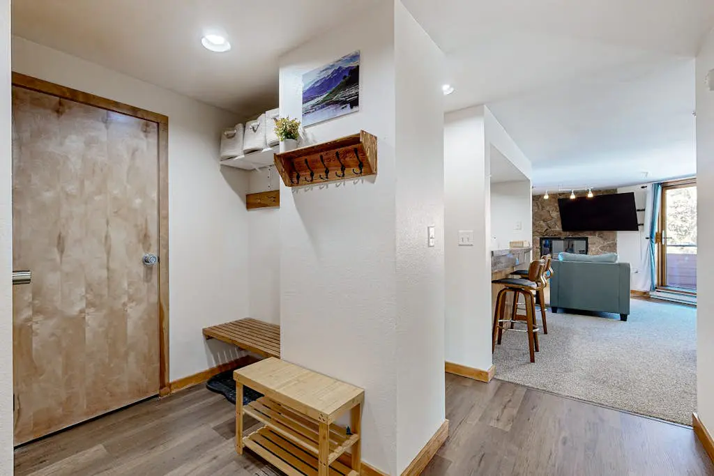 Mountain View Lakeside Retreat