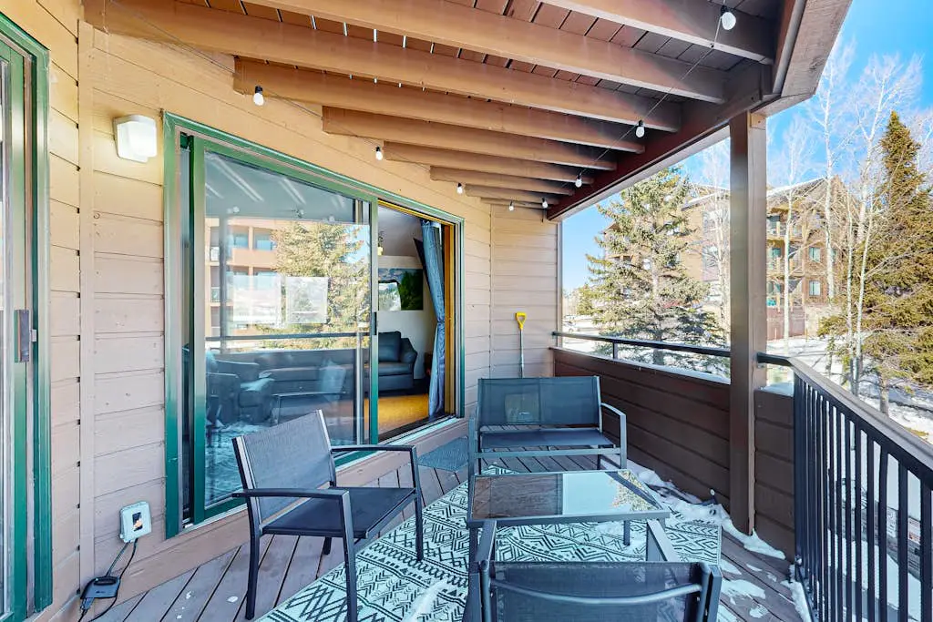 Mountain View Lakeside Retreat