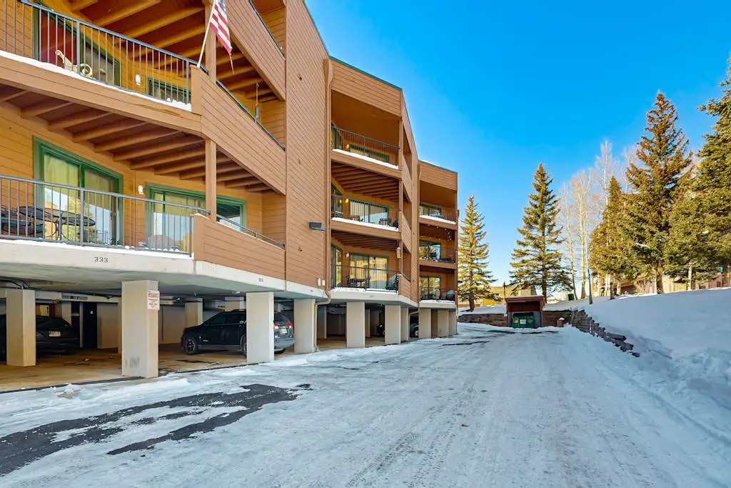 Mountain View Lakeside Retreat