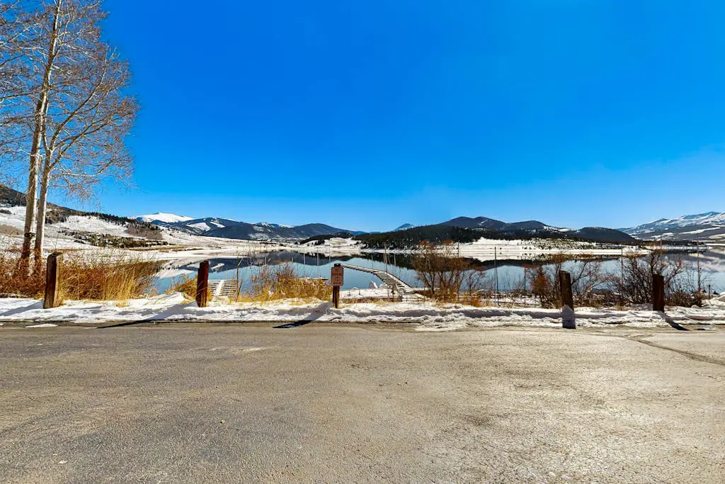 Mountain View Lakeside Retreat
