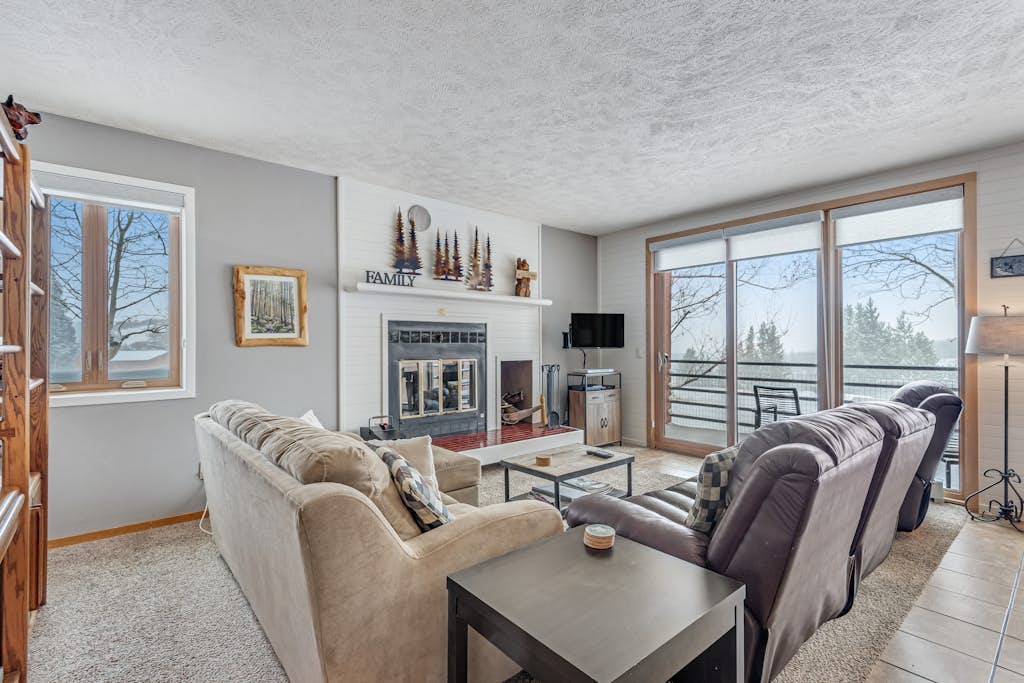 Ground-level condo with clubhouse offering pool, hot tub, tennis, & games