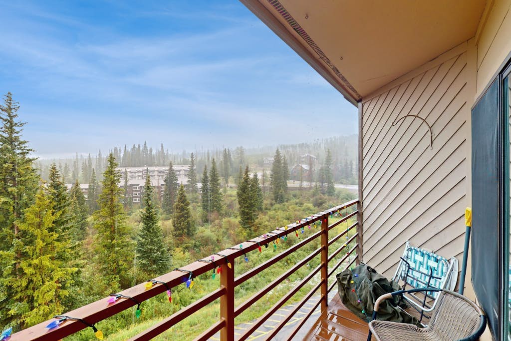 Top-floor w/ Mountain View