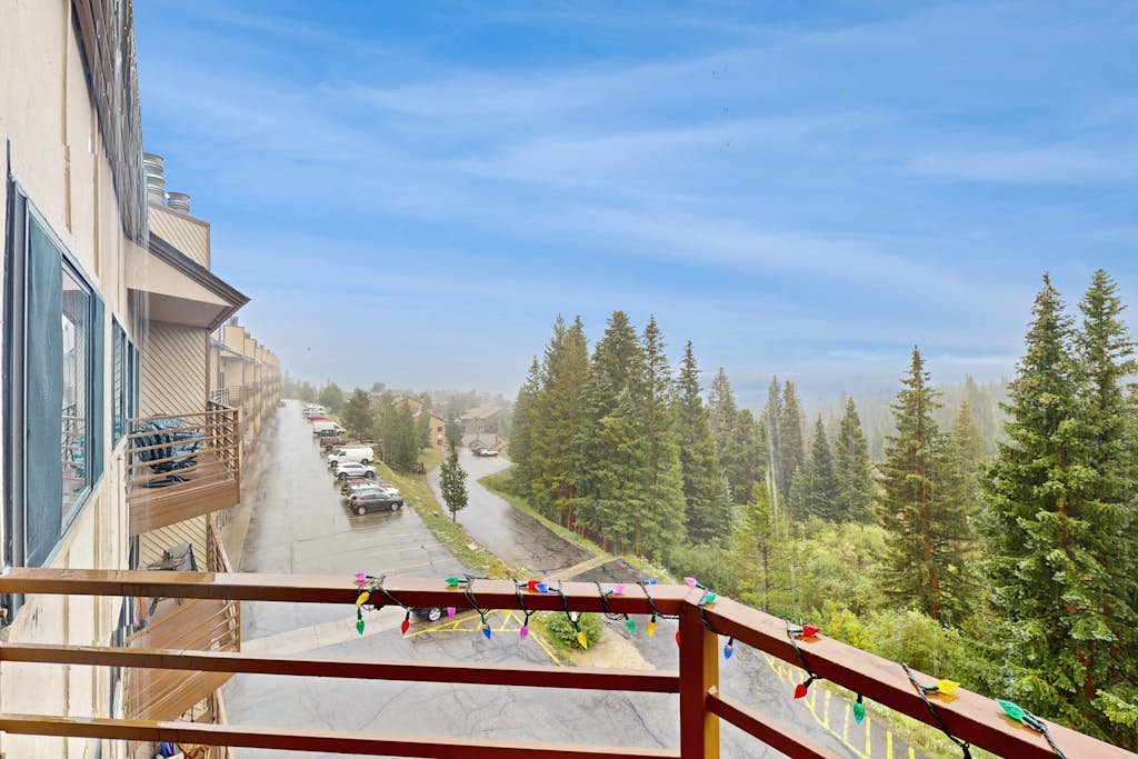 Top-floor w/ Mountain View
