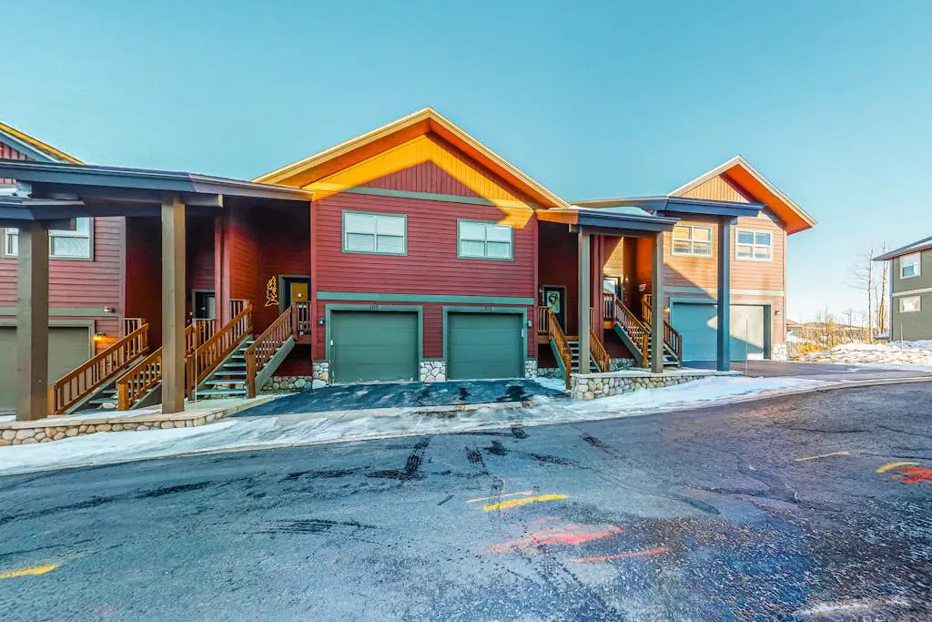Prospector Village 105C