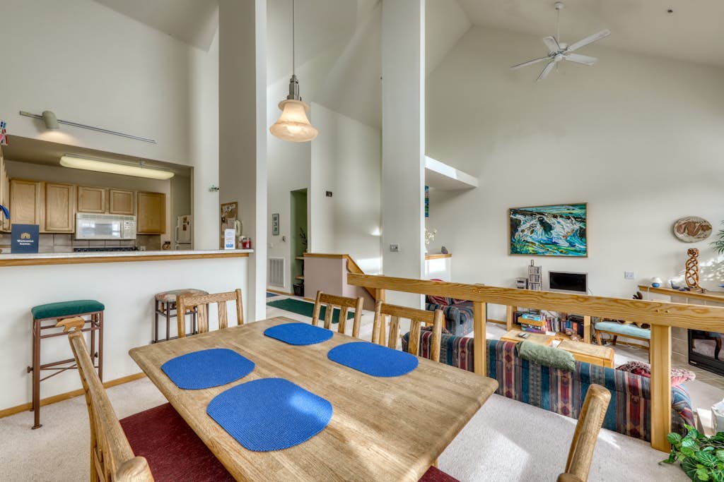 Inviting townhome w/private balcony & amazing mountain views