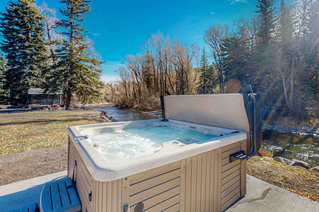 Spacious cabin with river views, private hot tub, sun room, and full kitchen!