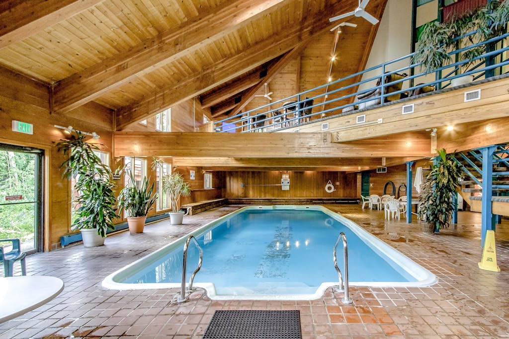 Cozy condo with fireplace, pool, & hot tub - near trails