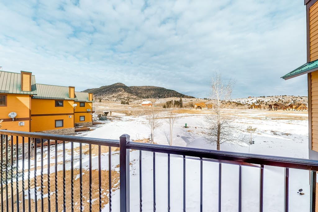 Dog-friendly Townhouse on the River w/ Spacious Layout & Free WiFi