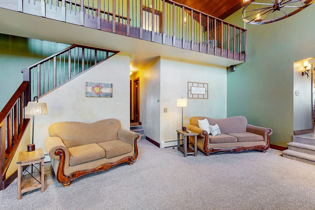 Mountain View Home w/ jetted tub, air hockey, foosball near Wolf Creek