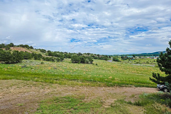 Charming cabin close to activities with spacious deck and great views