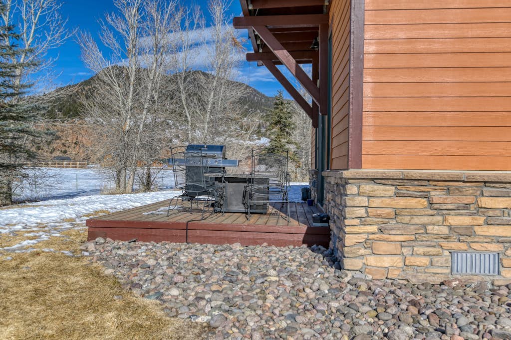 Dog-Friendly Golf Course Front Home w/Free WiFi, Gas Fireplace, W/D, & Gas Grill