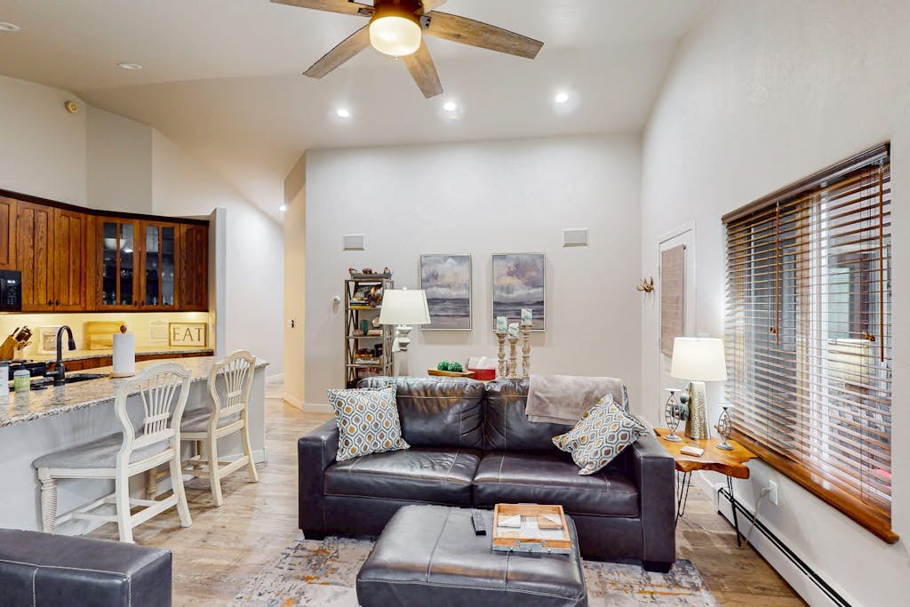 Gorgeous condo near Steamboat lifts with W/D, deck, garage - easy access to town