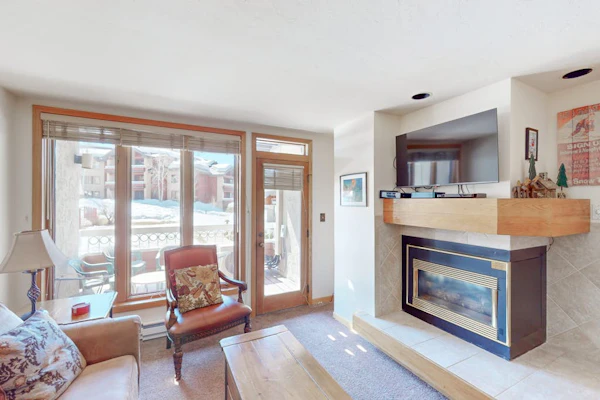 Comfy mountain condo with A/C in every room, pool, hot tub & W/D