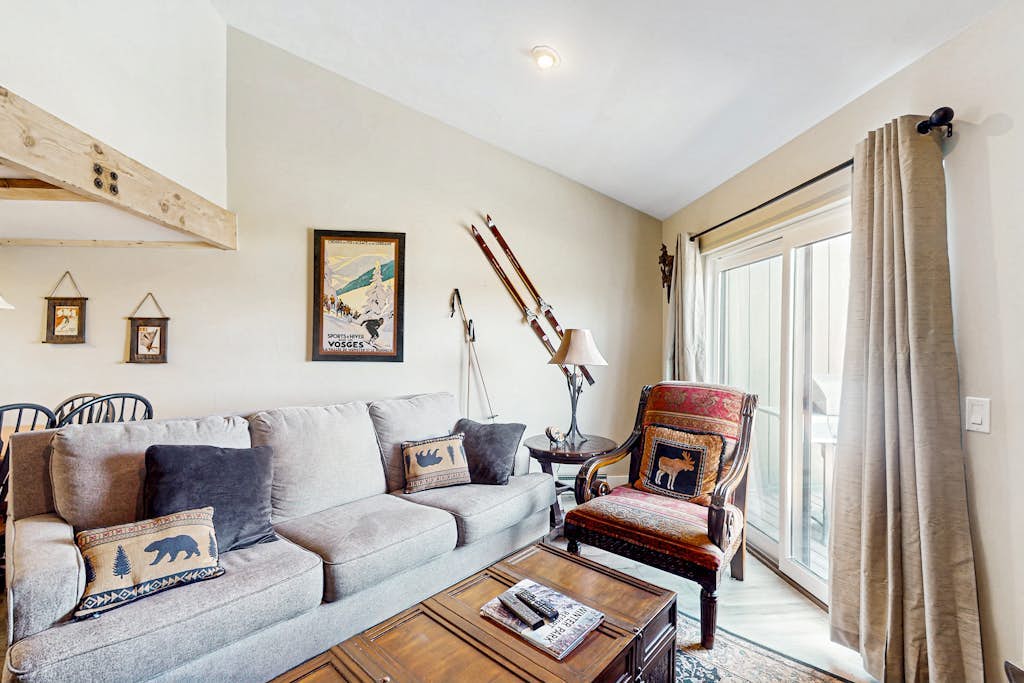 3-story mtn-view townhouse with balcony, grill, wood fireplace, & washer/dryer