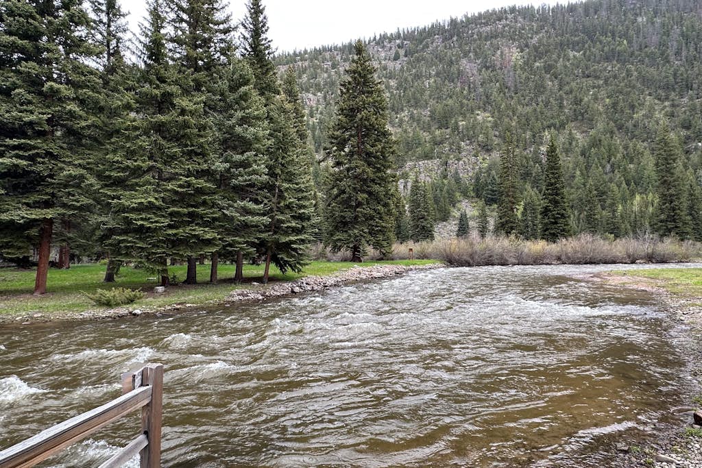 Riverfront home with amazing views, fireplace & washer/dryer