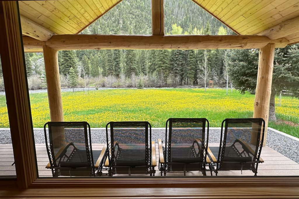 Riverfront home with amazing views, fireplace & washer/dryer