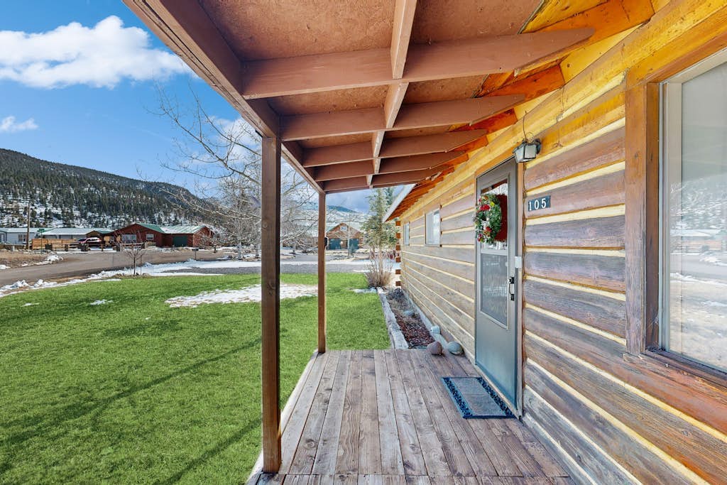 Conveniently located home with fully stocked kitchen, fast wifi & W/D