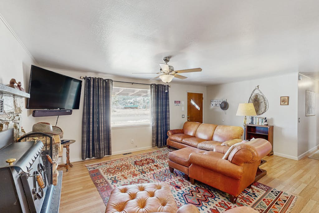 Conveniently located home with fully stocked kitchen, fast wifi & W/D