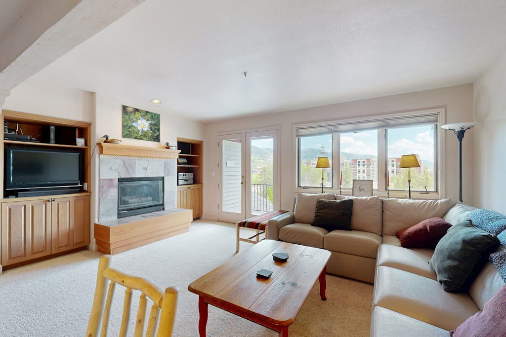 Luxury home one block from gondola w/mountain views, free WiFi, & private W/D