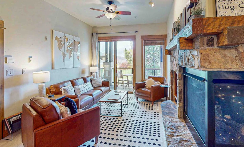 Top-floor condo w/ fireplace & resort pool/hot tubs/shuttle - walk to gondola