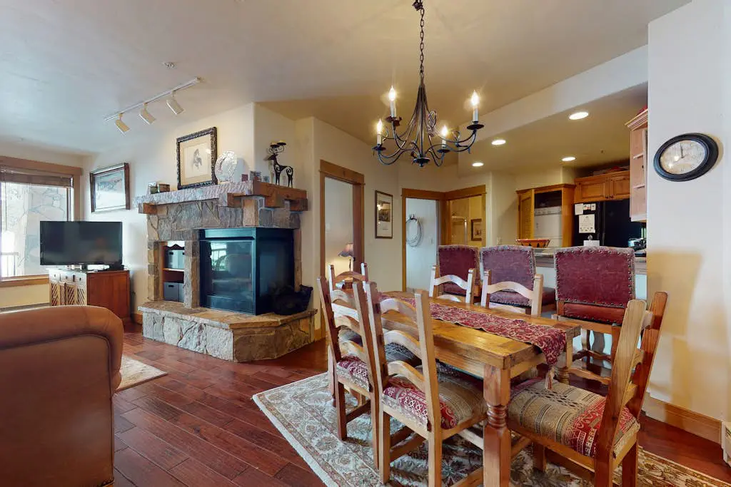 EagleRidge Lodge 200