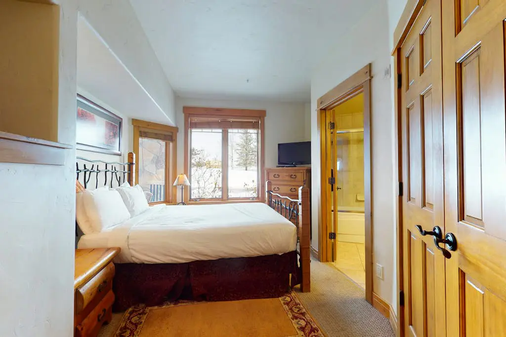 EagleRidge Lodge 200