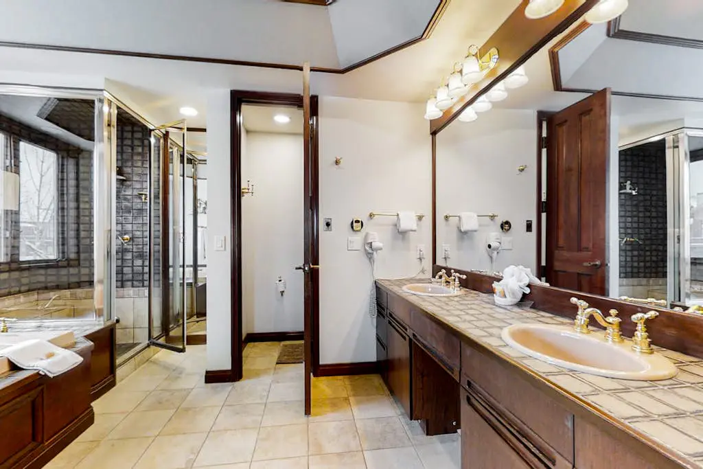 Meadows Penthouse A