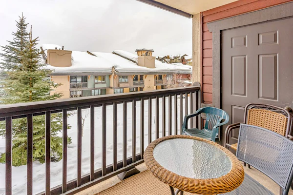 Beautifully styled condo with hot tubs, pool & fitness center - near gondola