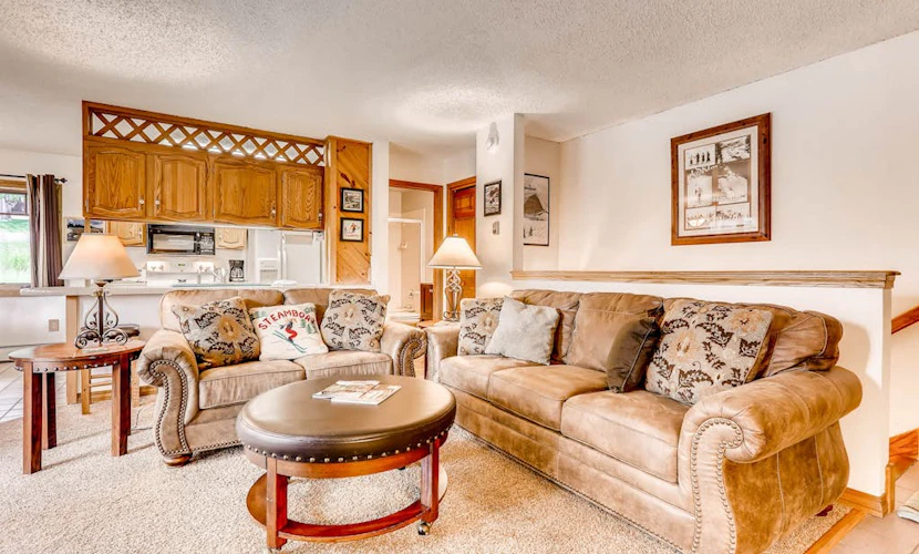 Warm & cozy home across the street from gondola with pool & hot tub