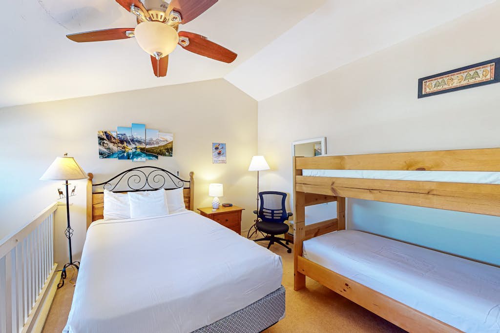 Ski-in/ski-out condo plus loft w/winter shuttle + shared hot tubs & sauna